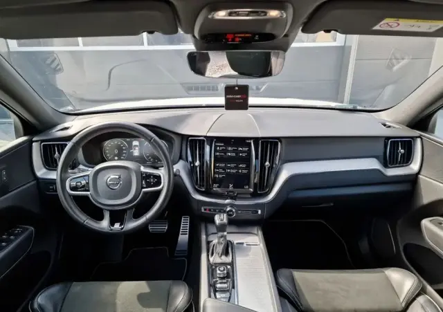 VOLVO XC 60 D4 R-Design