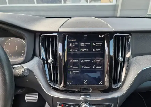 VOLVO XC 60 D4 R-Design