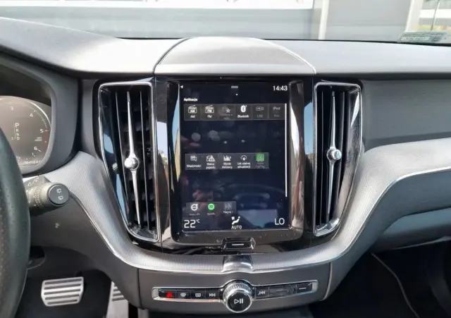 VOLVO XC 60 D4 R-Design