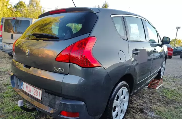 PEUGEOT 3008 