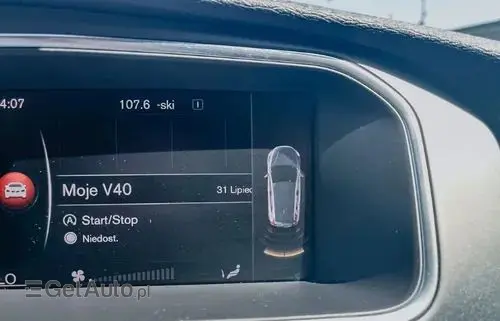 VOLVO V40 