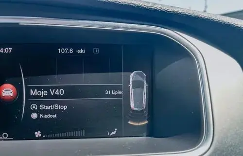 VOLVO V40 