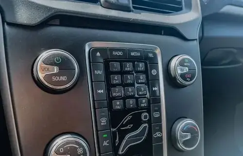 VOLVO V40 