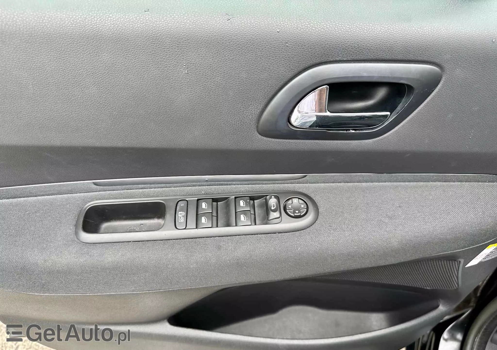 PEUGEOT 5008 1.6 HDi Style 7os