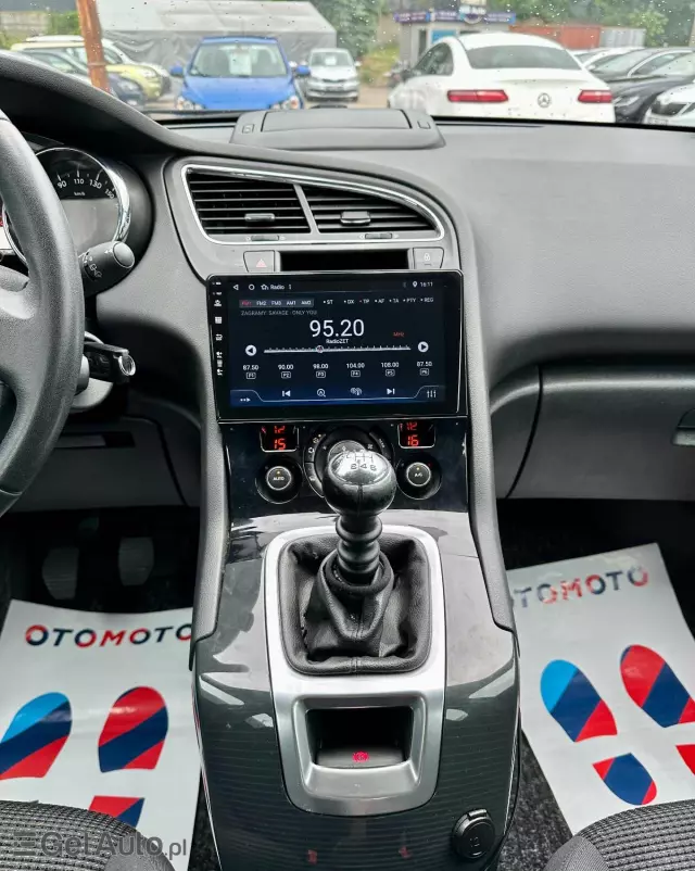 PEUGEOT 5008 1.6 HDi Style 7os