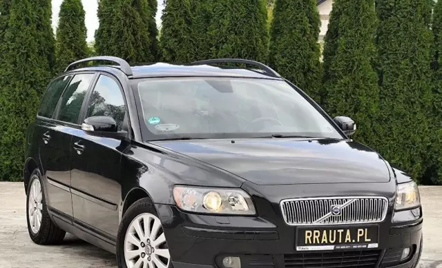 VOLVO V50 