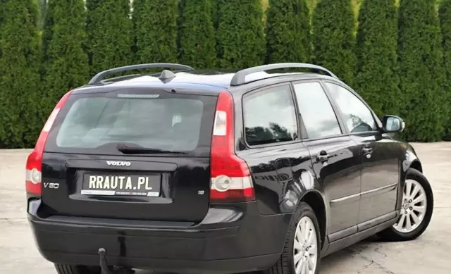 VOLVO V50 