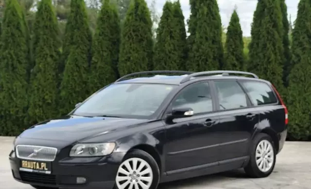VOLVO V50 
