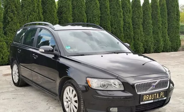 VOLVO V50 