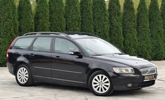 VOLVO V50 