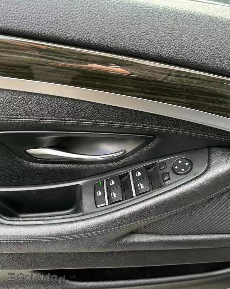 BMW Seria 5 520d Touring Luxury Line