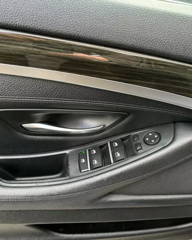 BMW Seria 5 520d Touring Luxury Line