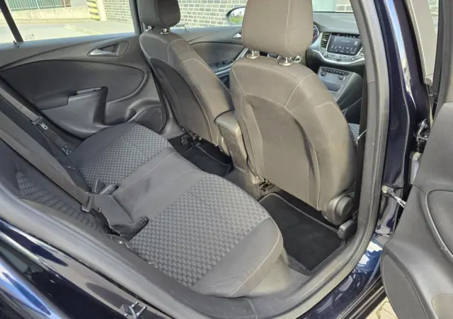 OPEL Astra 1.6 D (CDTI) Automatik Dynamic