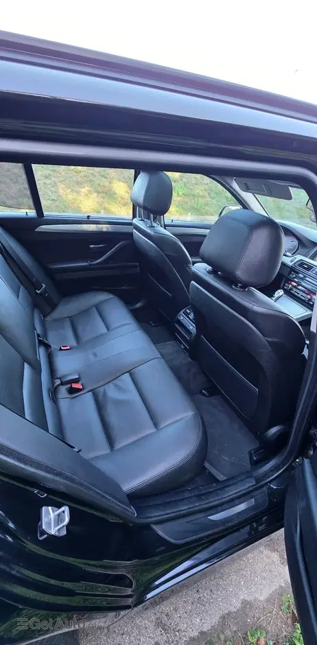 BMW Seria 5 530d xDrive Luxury Line