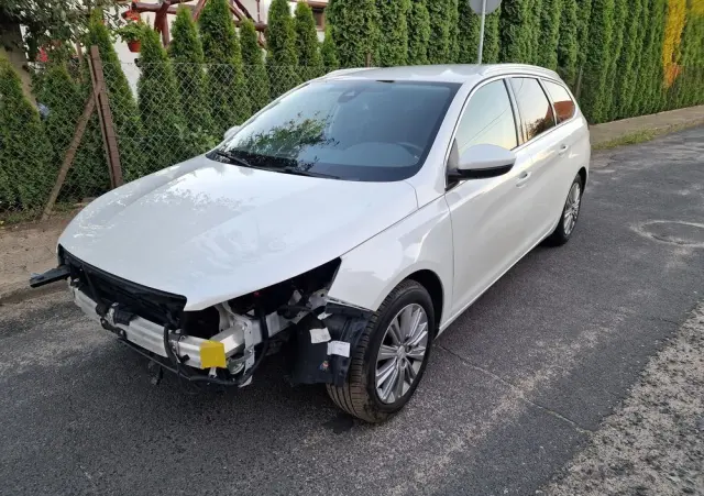 PEUGEOT 308 PureTech 130 GPF EAT8 Stop & Start Allure Pack