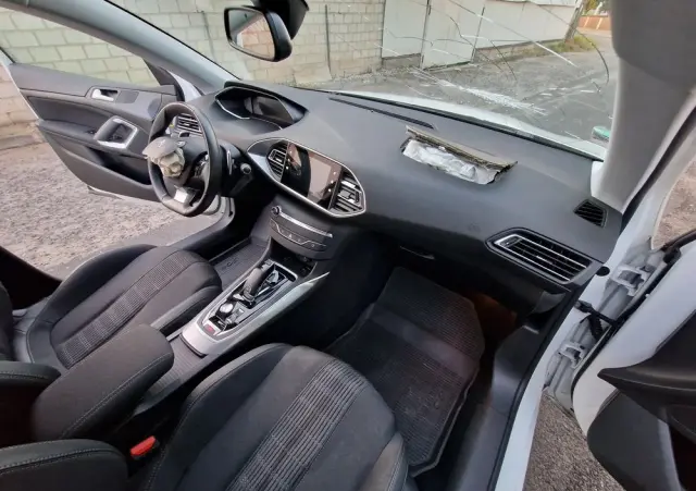 PEUGEOT 308 PureTech 130 GPF EAT8 Stop & Start Allure Pack