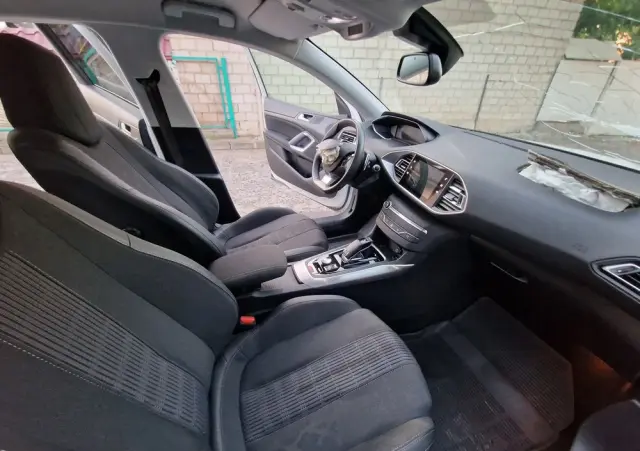 PEUGEOT 308 PureTech 130 GPF EAT8 Stop & Start Allure Pack