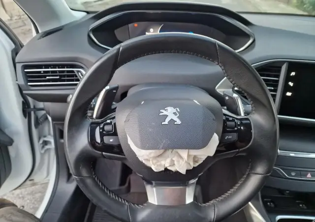 PEUGEOT 308 PureTech 130 GPF EAT8 Stop & Start Allure Pack