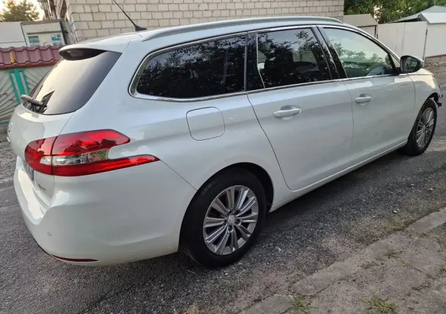 PEUGEOT 308 PureTech 130 GPF EAT8 Stop & Start Allure Pack