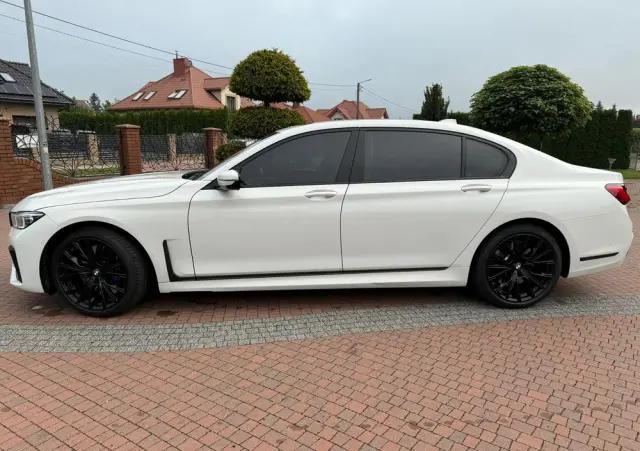 BMW Seria 7 750Li xDrive sport