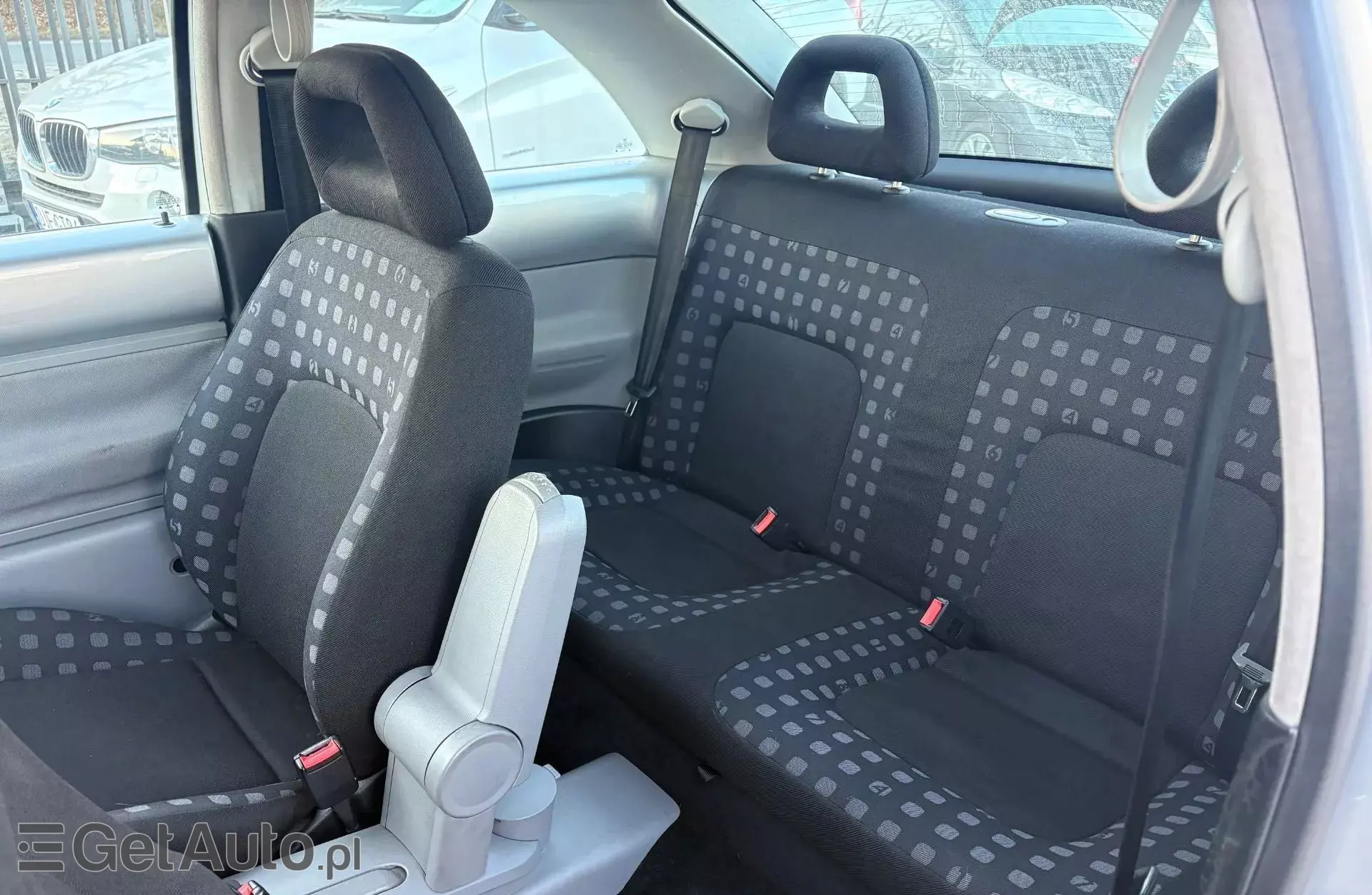 VOLKSWAGEN New Beetle 