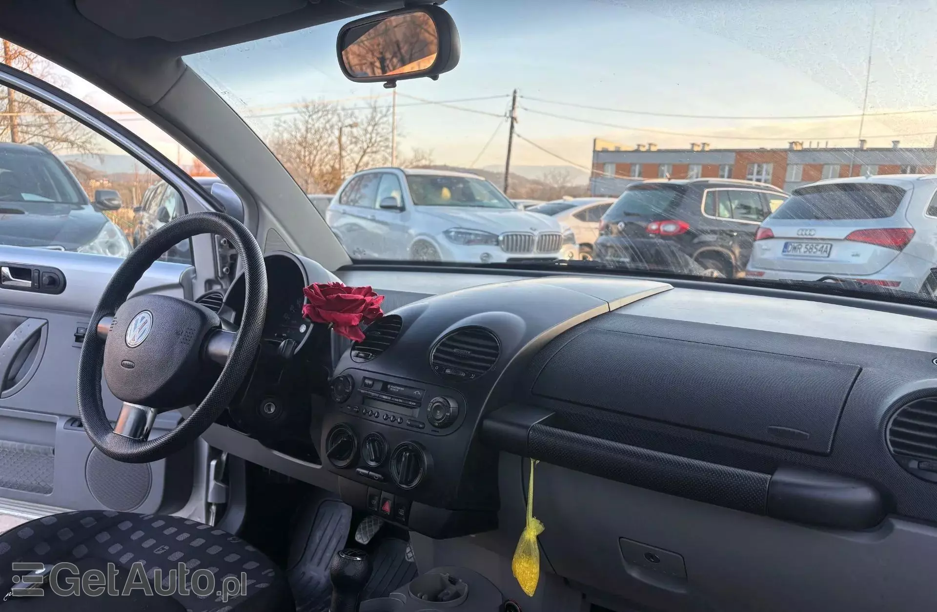 VOLKSWAGEN New Beetle 