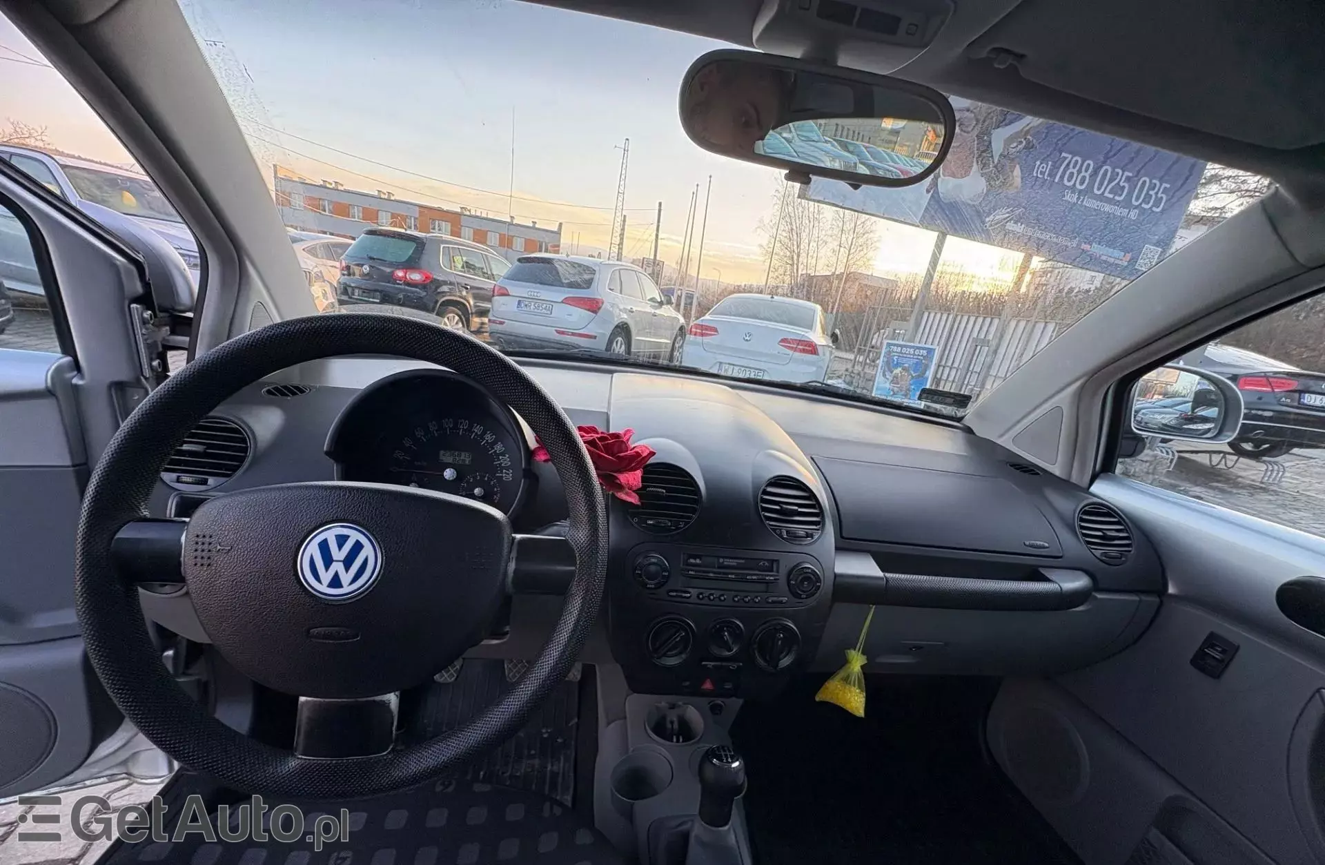 VOLKSWAGEN New Beetle 