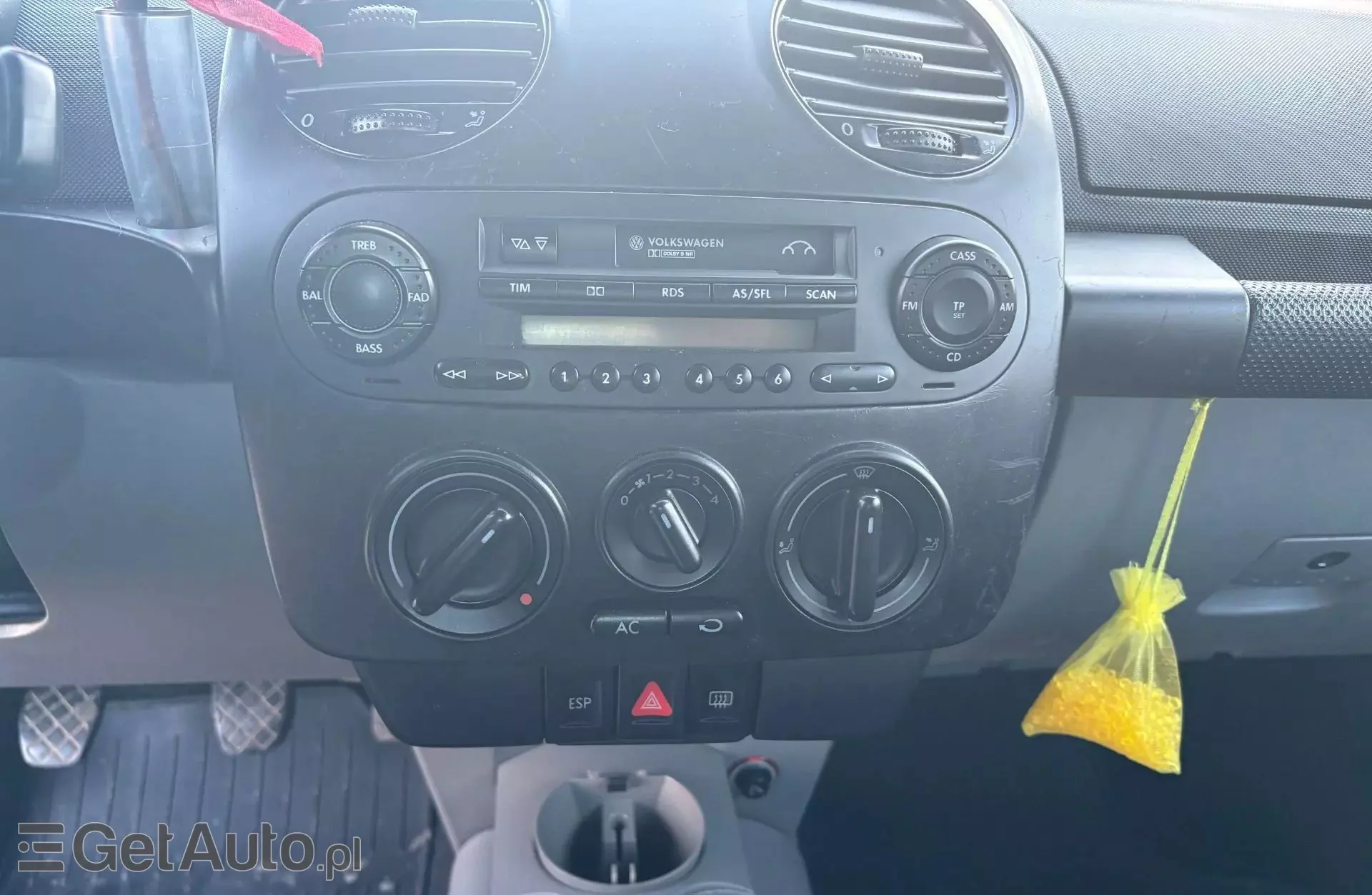 VOLKSWAGEN New Beetle 