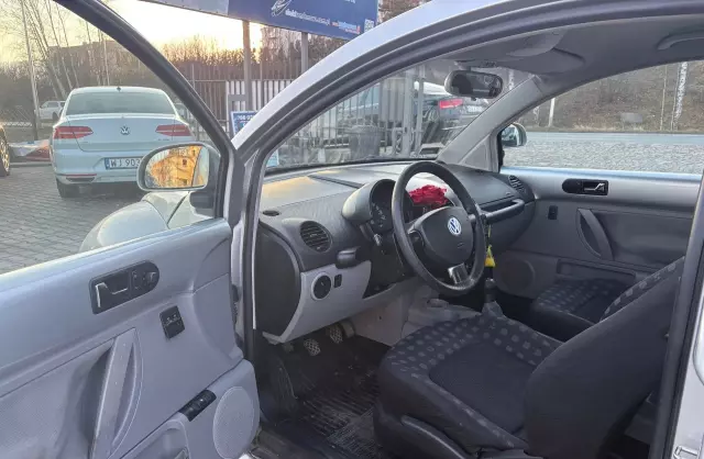 VOLKSWAGEN New Beetle 