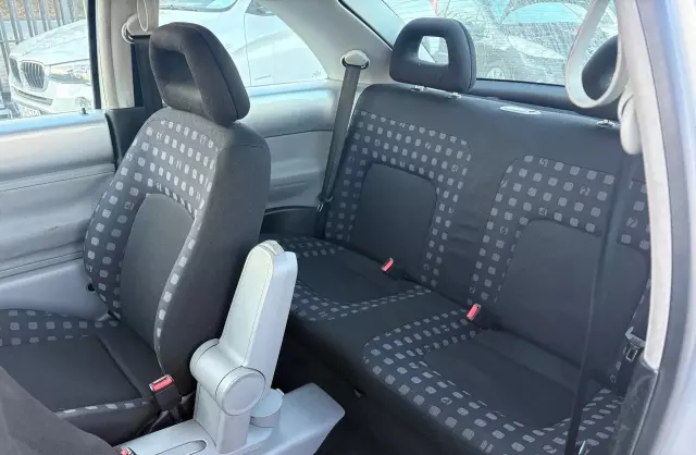 VOLKSWAGEN New Beetle 