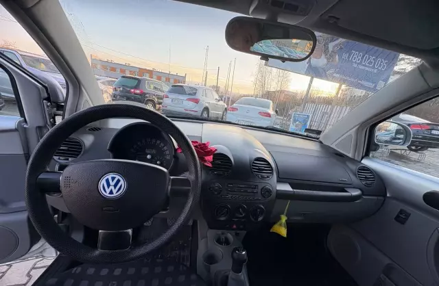 VOLKSWAGEN New Beetle 