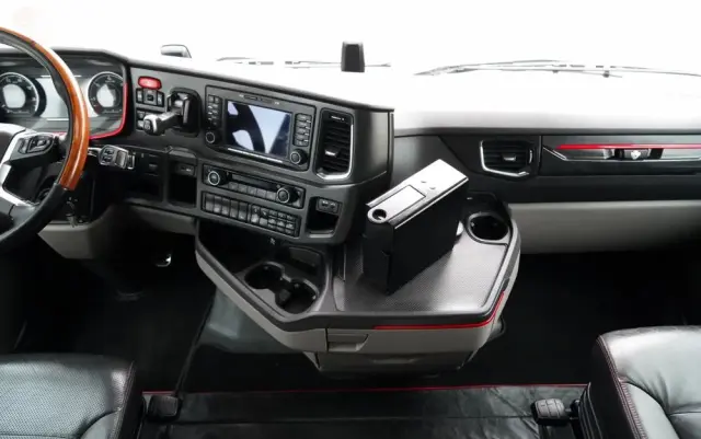 SCANIA S 580 / V8 / RETARDER / KLIMA POSTOJOWA / CAŁA NA PODUSZKACH / BOGATE WYPOSAŻENIE  / EURO 6 