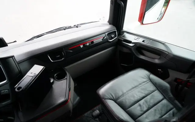 SCANIA S 580 / V8 / RETARDER / KLIMA POSTOJOWA / CAŁA NA PODUSZKACH / BOGATE WYPOSAŻENIE  / EURO 6 