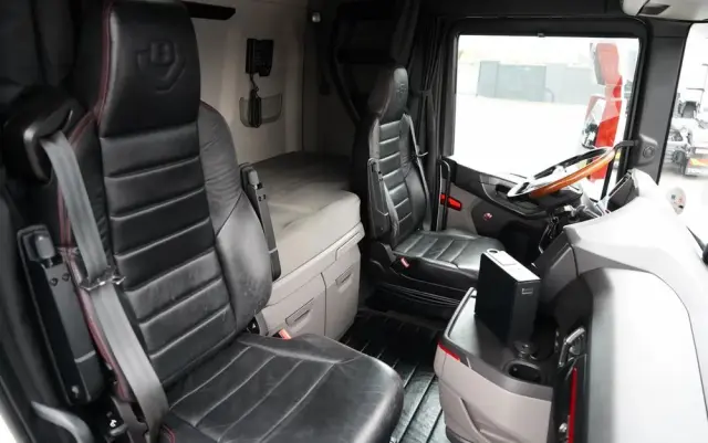 SCANIA S 580 / V8 / RETARDER / KLIMA POSTOJOWA / CAŁA NA PODUSZKACH / BOGATE WYPOSAŻENIE  / EURO 6 