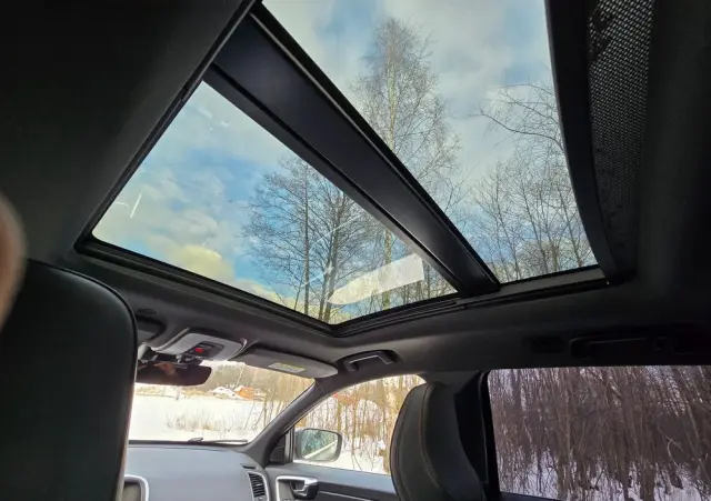 VOLVO XC 60 D4 Drive-E Ocean Race