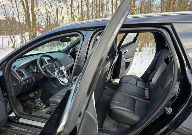 VOLVO XC 60 D4 Drive-E Ocean Race