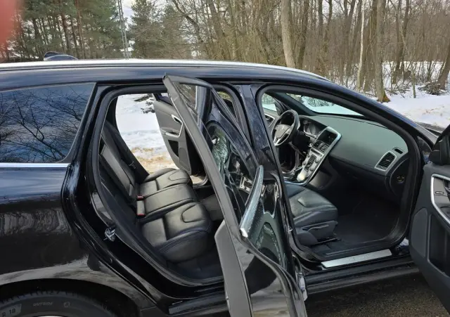 VOLVO XC 60 D4 Drive-E Ocean Race