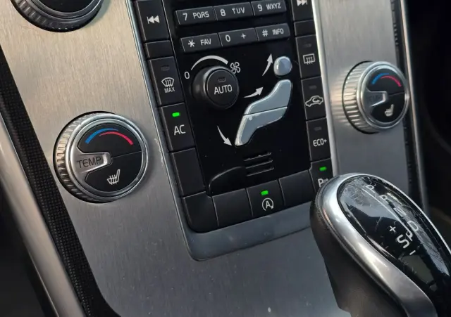 VOLVO XC 60 D4 Drive-E Ocean Race