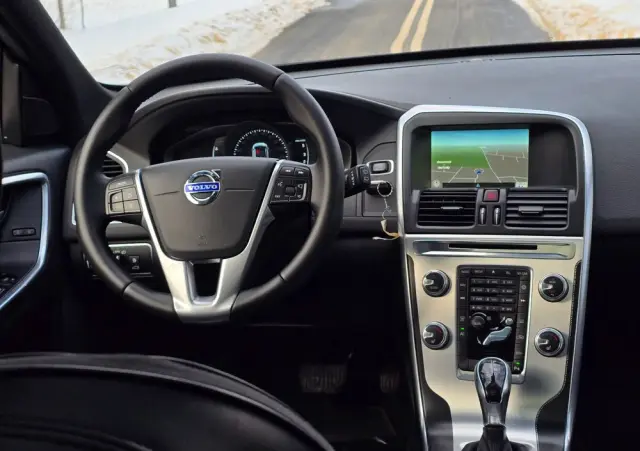 VOLVO XC 60 D4 Drive-E Ocean Race