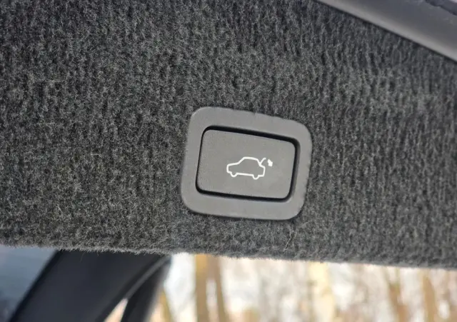 VOLVO XC 60 D4 Drive-E Ocean Race