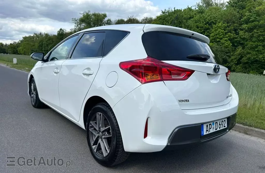 TOYOTA Auris 