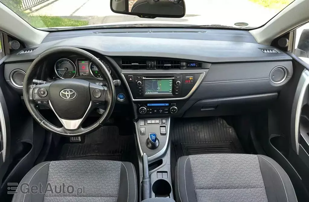 TOYOTA Auris 