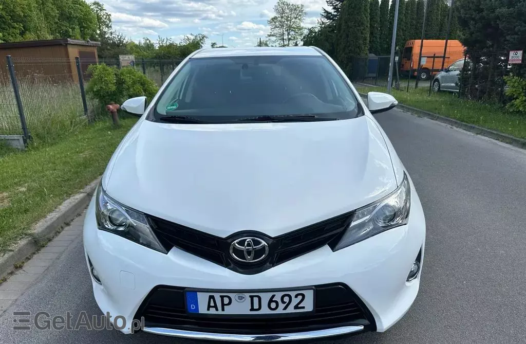 TOYOTA Auris 
