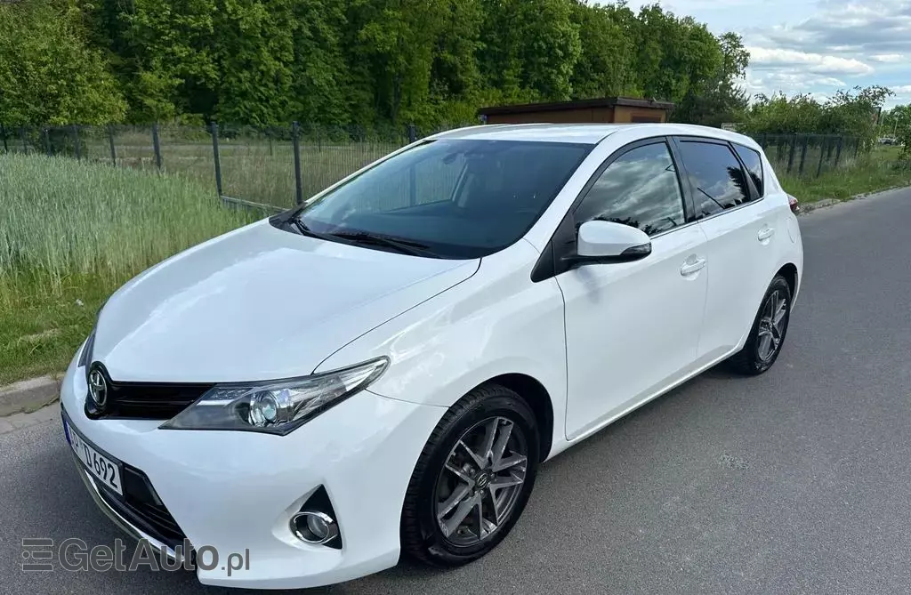 TOYOTA Auris 