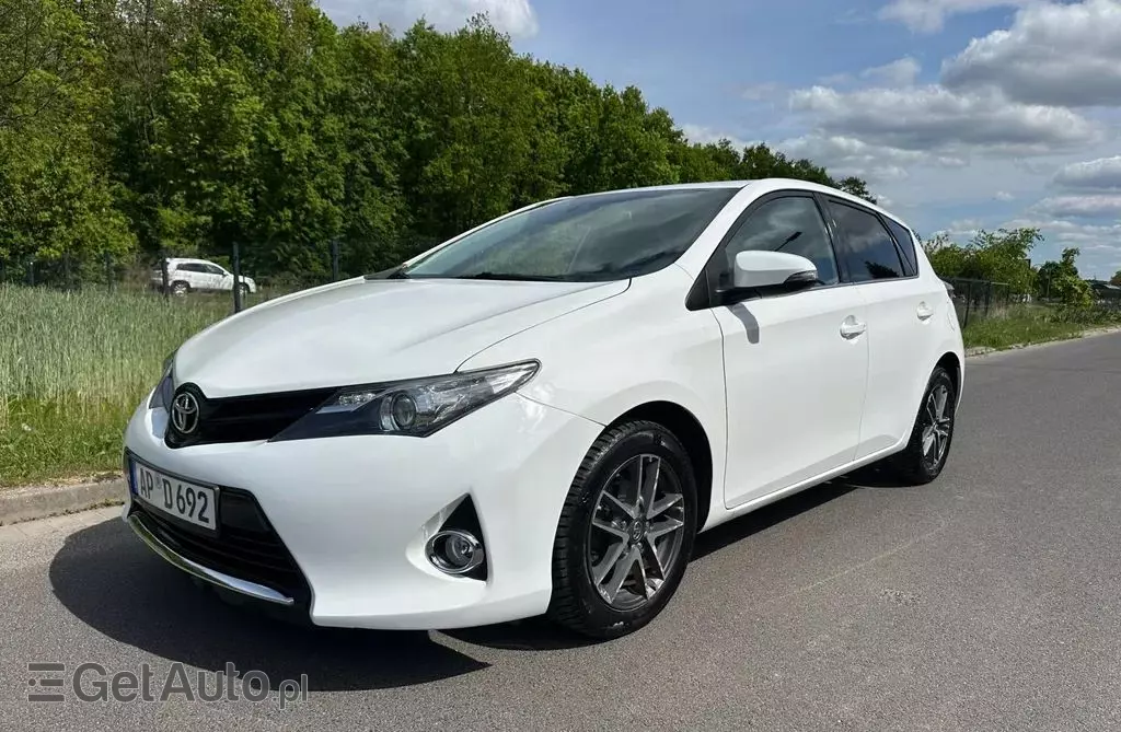 TOYOTA Auris 