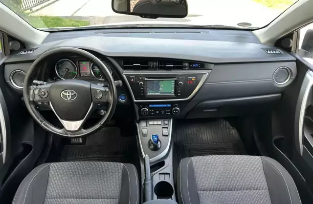 TOYOTA Auris 