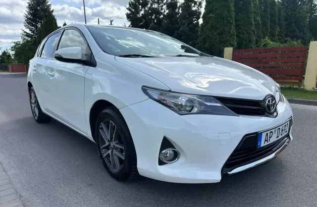 TOYOTA Auris 