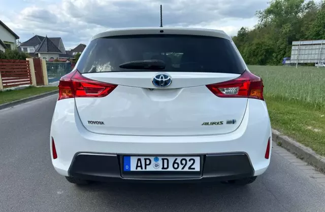 TOYOTA Auris 