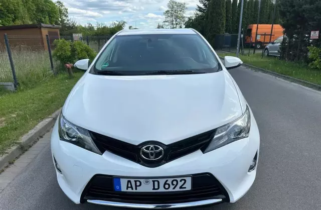 TOYOTA Auris 
