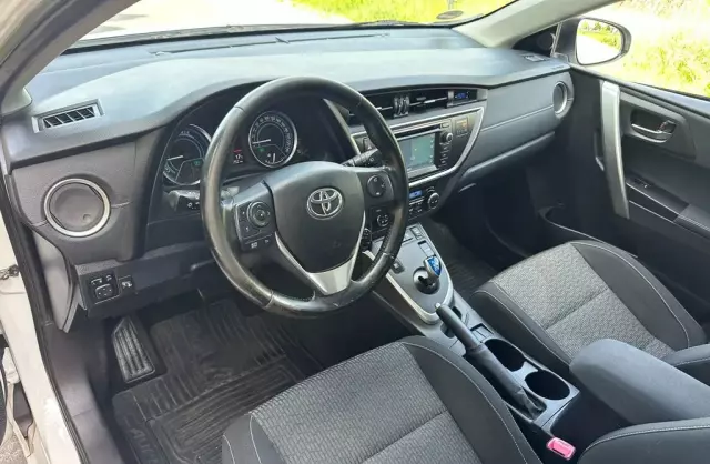TOYOTA Auris 